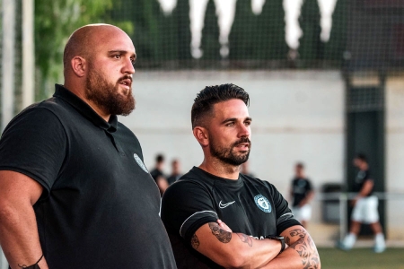 George Jermy, a la derecha, junto a Víctor Franco durante un partido 