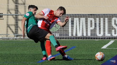 El Huétor Vega no pudo puntuar ante el Almería B (JOSÉ M. BALDOMERO / ARCHIVO) 