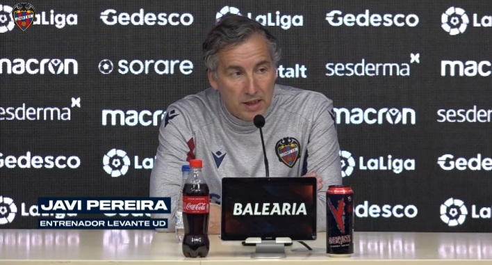 Javier Pereira, técnico del Levante, durante la rueda de prensa previa al choque frente al Granada (LEVANTE UD TV) Javier Pereira, técnico del Levante, durante la rueda de prensa previa al choque frente al Granada (LEVANTE UD TV)