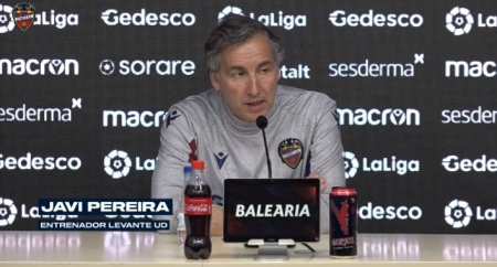 Javier Pereira, técnico del Levante, durante la rueda de prensa previa al choque frente al Granada (LEVANTE UD TV)