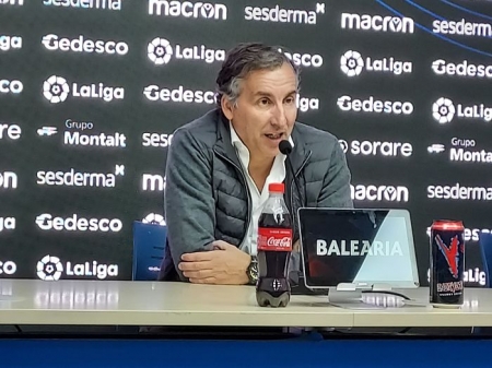 Javier Pereira, durante la rueda de prensa post partido ante el Granada (FRAN CALVO)