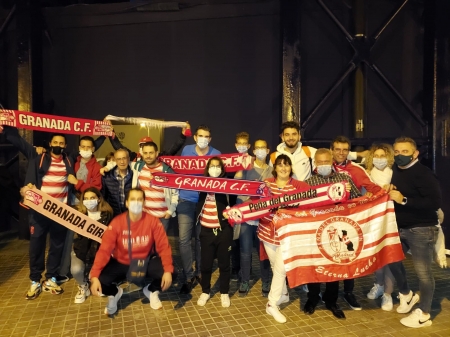 Los aficionados del Granada disfrutaron y, sobre todo, vencieron en el `Ciutat de Valencia` (FRAN CALVO)