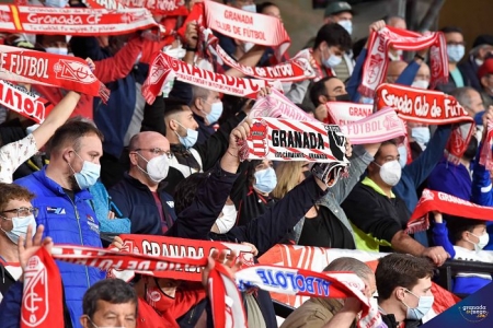 El Granada ha suspendido el viaje de sus aficionados a Barcelona para presenciar el encuentro ante el Espanyol (JOSÉ M. BALDOMERO)