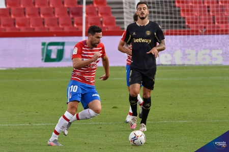 Antonio Puertas, durante el Granada - Alavés del curso pasado (JOSÉ M. BALDOMERO)