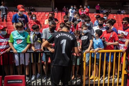 Luís Maximiano, uno de los fichajes que están dando mejor nivel en el Granada, el día de su presentación (JOSÉ VELASCO / GRJ)