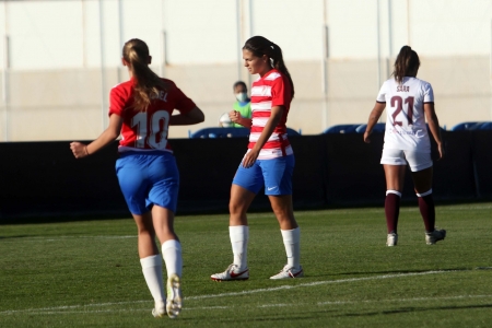 Raquel y Laura Pérez celebran el gol de la segunda ante el Alba Fundación (JOSÉ VELASCO / GRJ)