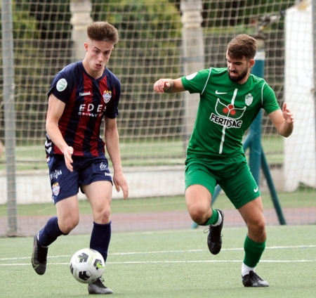 Los blanquiverdes van a por todas en el partido ante el CD Huracán Melilla (JOSÉ M. BALDOMERO)