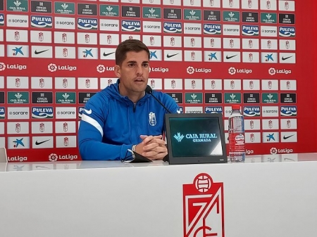 Robert Moreno, durante la rueda de prensa de este viernes previa al choque frente al Real Madrid (FRAN CALVO)