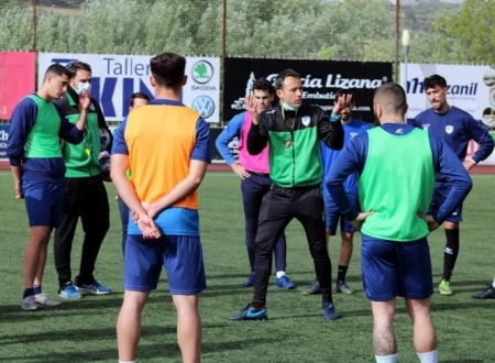 Vicente Ortiz en uno de sus últimos entrenamientos como preparador del Loja (P. CASTILLO)