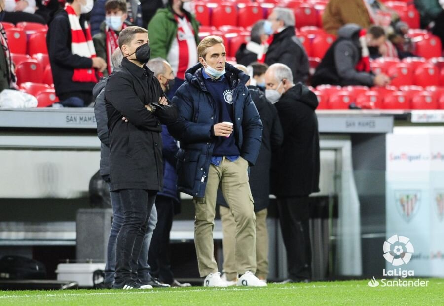 Robert Moreno, junto a Dani Guindos en los momentos previos al partido del Granada en San Mamés (LALIGA) Robert Moreno, junto a Dani Guindos en los momentos previos al partido del Granada en San Mamés (LALIGA)