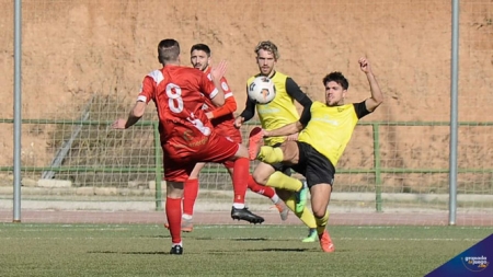El Cubillas salvó un punto ante el Casabermeja (JOSÉ M. BALDOMERO) ) 