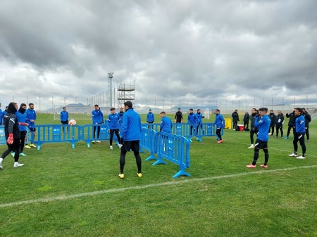 Imagen del fútbol tenis realizado por el Granada durante el entrenamiento de este lunes (FRAN CALVO)