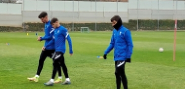 Butzke y Cristian Gutiérrez, con Soro en primer plano, a su salida al entrenamiento de ayer en la Ciudad Deportiva (FRAN CALVO)