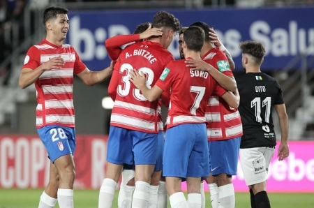 El Granada celebra uno de los goles anotados en el `Heliodoro` frente al Laguna (PEPE VILLOSLADA / GCF)