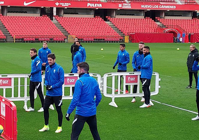 Imagen del entrenamiento en `Los Cármenes`, en la que se aprecia a Domingos Duarte e Isma Ruiz (FRAN CALVO) Imagen del entrenamiento en `Los Cármenes`, en la que se aprecia a Domingos Duarte e Isma Ruiz (FRAN CALVO)