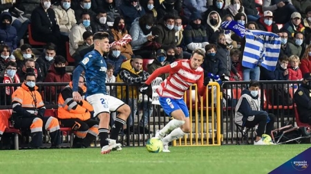 Arias marcó el gol del triunfo del Granada CF (JOSÉ M. BALDOMERO) 