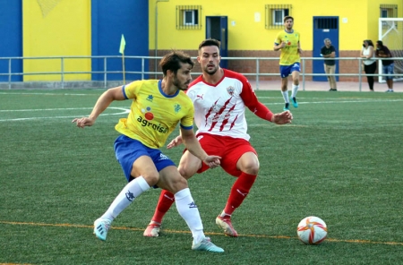 El CD Huétor Tájar juega como local este domingo ante el Torredonjimeno (PACO CASTILLO)