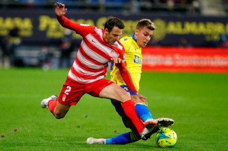 Quini se fajó en defensa (GRANADA CF)