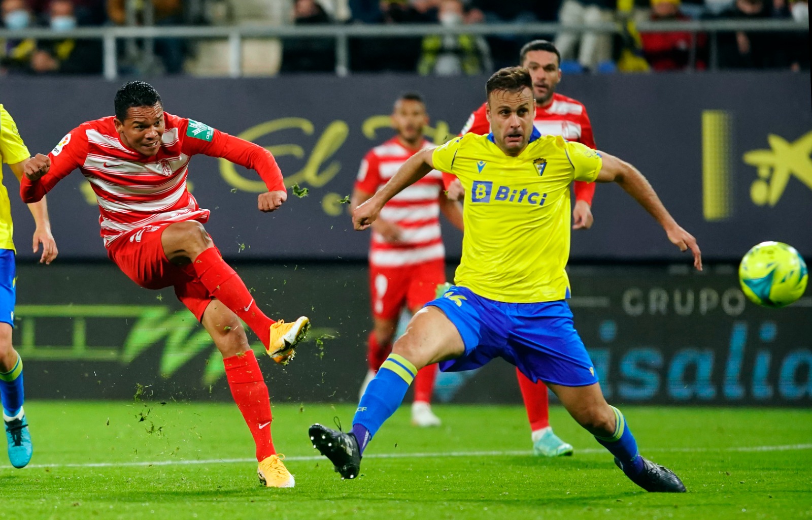 Bacca, en un disparo que protagonizó durante los minutos que estuvo sobre el campo ante el Cádiz (PEPE VILLOSLADA / GCF) Bacca, en un disparo que protagonizó durante los minutos que estuvo sobre el campo ante el Cádiz (PEPE VILLOSLADA / GCF)