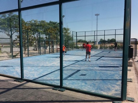 Pista de padel en el Complejo Deportivo `Las Peregrinas` (AYTO. VEGAS DEL GENIL) 