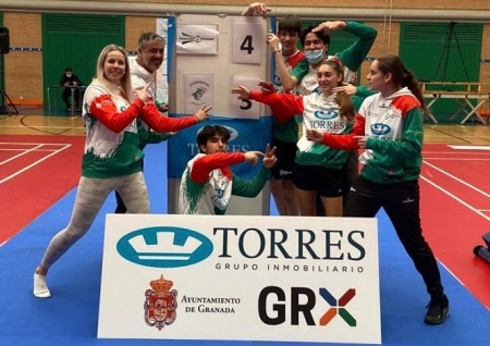 El Bádminton Granada-Grupo Torres celebra su victoria (BÁDMINTON GRANADA) 