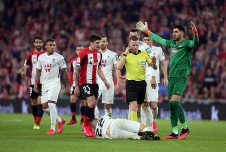 Hernández Hernández, durante el Athletic - Granada de Copa en 2020 (DEIA)