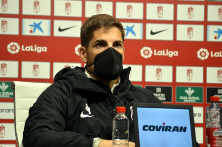 Robert Moreno, durante la rueda de prensa previa al choque frente al Atlético de Madrid (JAVIER PALMA)