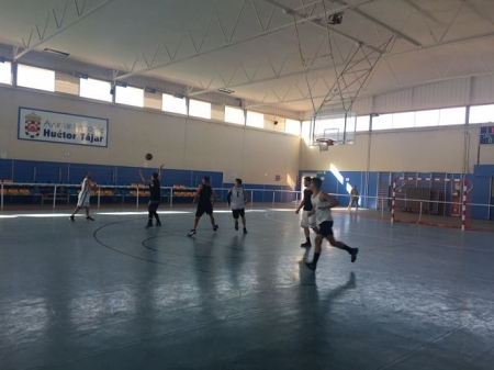 Torneo anterior de baloncesto en el pabellón de Huétor Tájar (AYTO. HUÉTOR TÁJAR) 