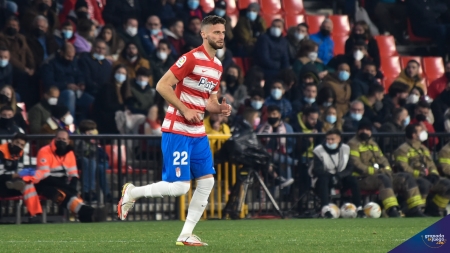 Domingos Duarte retornó a la competición ante el Barça más de tres meses después (JOSÉ M. BALDOMERO)