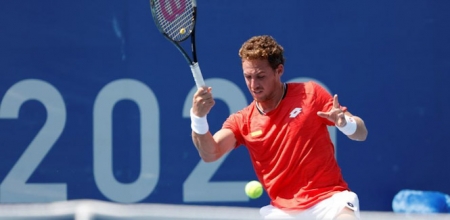 Roberto Carballés se despidió definitivamente del torneo de Adelaida (KAI FÖSTERLING / EFE)