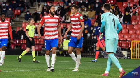 Germán y Torrente, en el partido frente al Atlético de Madrid (JOSÉ M. BALDOMERO)