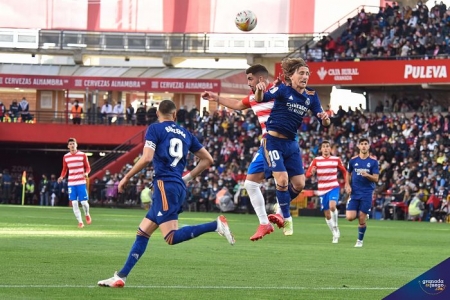Imagen del Granada - Real Madrid, que se jugó tras un parón internacional (JOSÉ M. BALDOMERO)