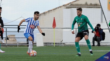 Javi Prieto fue expulsado ante el Alhaurinio (JOSÉ M. BALDOMERO / ARCHIVO)
