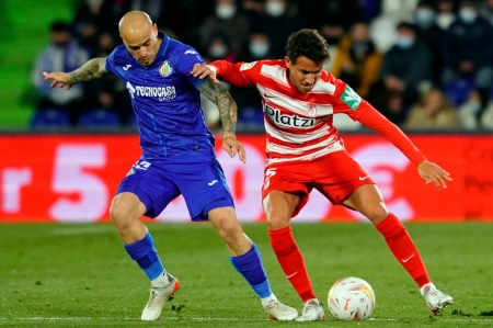 Luis Milla y Sandro, en un lance del partido en el `Coliseum` (PEPE VILLOSLADA / GCF)