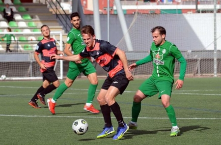 Alex Ortega presiona a Mario Requena (J. PALMA) 