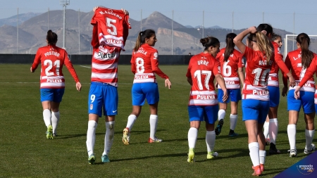 Lauri celebró su gol ante el Santa Teresa dedicándoselo a la lesionada Nerea Agüero (JOSÉ M. BALDOMERO)