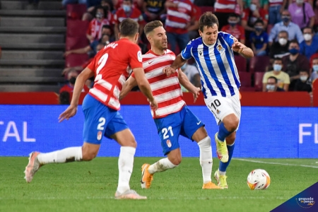 Imagen del Granada - Real Sociedad de la primera vuelta (JOSÉ M. BALDOMERO)