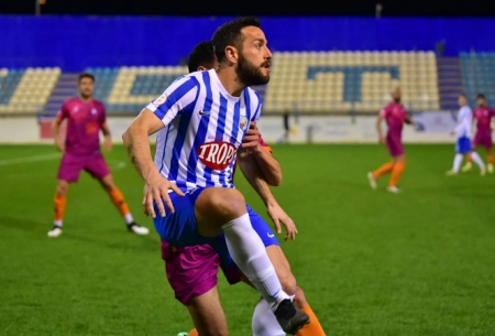 Juanfran durante una acción del partido (SEMANARIO MUCHO DEPORTE) 