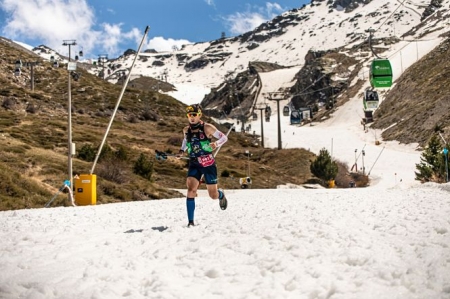 Un corredor en una edición anterior de la prueba (ULTRA SIERRA NEVADA)