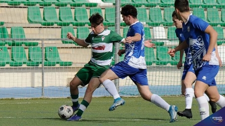 Javi intenta irse de Fer García (JOSÉ M. BALDOMERO) 