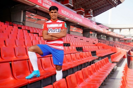 Arezo, por unos cinco millones, se convierte en el fichaje más caro del Granada 2021/22 (PEPE VILLOSLADA / GCF)