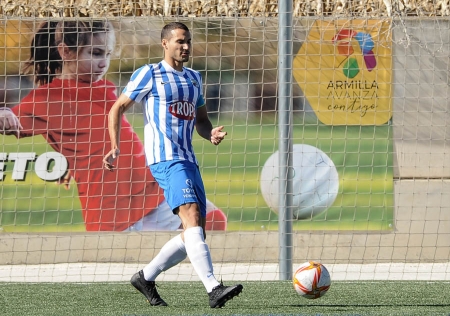 El CF Motril juega en la tarde de este miércoles en el campo del At. Malagueño (JOSÉ M. BALDOMERO)