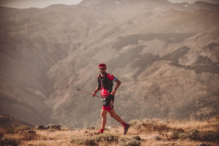 Un corredor durante una edición anterior (ULTRA SIERRA NEVADA)