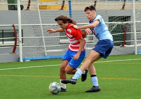 El Granada B perdió en el derbi ante el Atarfe Industrial (J. PALMA / ARCHIVO) 