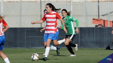 Alicia Redondo, en el partido ante el Cáceres el pasado mes de diciembre (JOSÉ M. BALDOMERO)