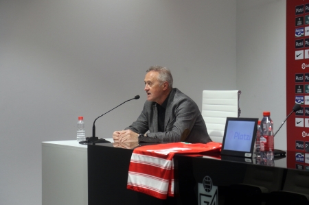 Pep Boada, durante la presentación de Dani Raba en la sala de prensa del `Nuevo Los Cármenes` (JOSÉ VELASCO / GRJ)