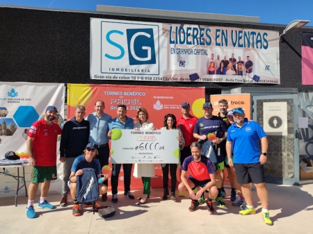 Entrega del cheque (DOCTOR TRECE)
