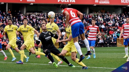 El Granada consumó ante el Villarreal su quinta derrota consecutiva (JOSÉ M. BALDOMERO)
