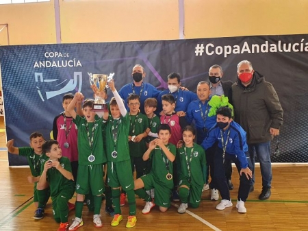 Cádiz posa con el trofeo (AYTO. GUADIX)