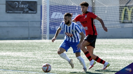 El CF Motril necesita reaccionar tras encajar cinco derrotas consecutivas (J. M. BALDOMERO)